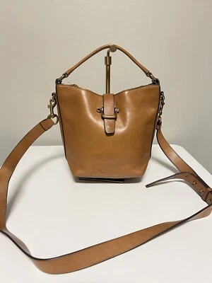 Bolso bandolera/de mano con respaldo pequeño J Crew de cuero marrón Foto 1 de 4