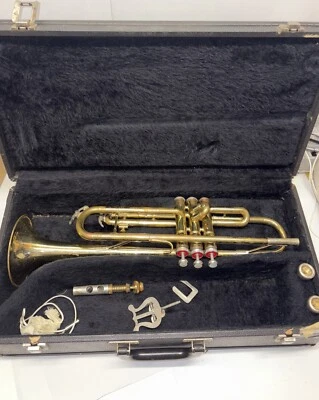 Trompeta modelo estudiante King 600 con 2 boquillas Vincent Bach Foto 1 de 4