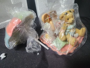 Figura Cherished Teddies Judy, I'm Your Bathing Beauty 1996 con caja nueva de stock - Imagen 1 de 4