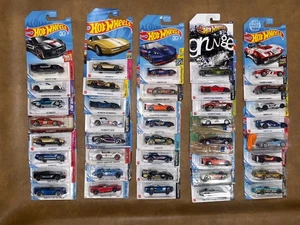 (40) 1:64 CORVETTE Die-cast Cars Hotwheels/ Motor Max MLB  🔥🎄 - Picture 1 of 8