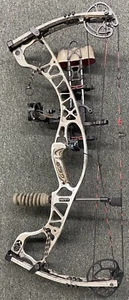 Hoyt Spyder 30 Compound Bow R/H 60-70lbs 27.0 Draw Length Ready To Go - Picture 1 of 4