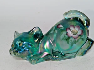 Fenton Side Eye Playful Butt Air Green Flower Stamped Signed Cat Figurine Glow - Picture 1 of 9