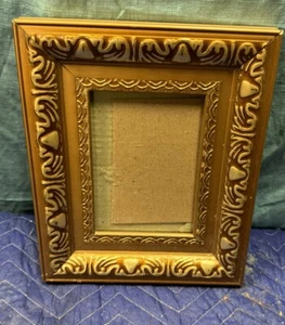 Cuadro moderno ornamentado de resina dorada talla 5” X 7” con marco arte de pintura - Imagen 1 de 6