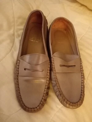 JOAN & DAVID ITALY Silver-Gray Leather Flat Comfort Penny Loafer Shoe Sz 8.5 M - Image 1 of 4