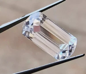 Splendido Zaffiro Bianco Taglio Fantasia 24,80 Ct Gemma Naturale Sciolta Certificato GIE - Foto 1 di 5