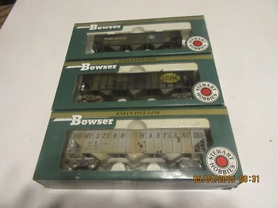 3pcs of HO scale Bowser weathered hopper cars. - Image 1 of 4