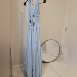 FAME & PARTNERS Sky Blue evening gown formal dress Size 4 - Picture 1 of 9