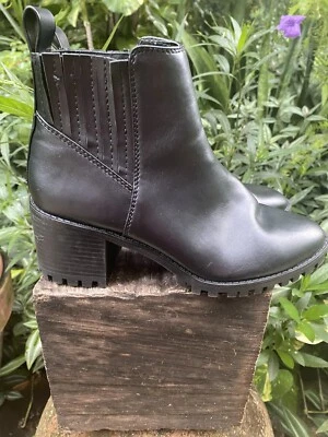 Botas de tornozelo femininas Banana Republic Factory sola preta tamanho 7 - Imagem 1 de 4