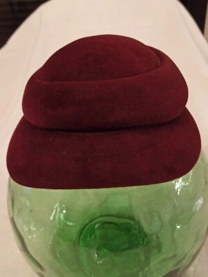 ancien chapeau bibi velours de dame début 1900  il  manque  le ruban  . - Photo 1/4