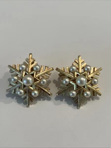 Vintage Signed Trifari Yellow Gold Tone Snowflake Faux Pearl Earrings - Picture 1 of 5