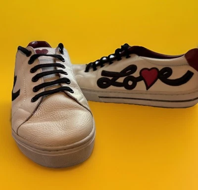 Brighton Love Me Blanco Rojo Negro Corazón Cuero Bordado Tenis Mujer 9 Nuevo en Caja Foto 1 de 4