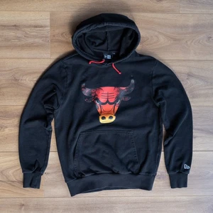 New Era NBA Chicago Bulls Hoodie Jumper - Mens XS Extra Small - Black - VGC - Picture 1 of 9
