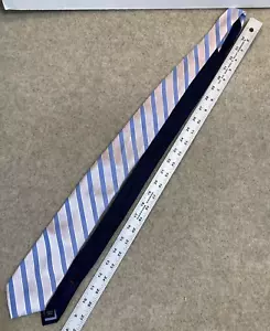 Cravatta Tommy Hilfiger in seta a righe blu rosa argento - Foto 1 di 6