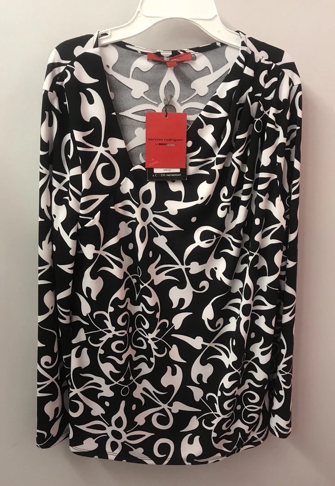 Top tejido blanco y negro L XL para mujer cuello en V nuevo con etiquetas $48.00 Narciso Rodriguez Foto 1 de 4