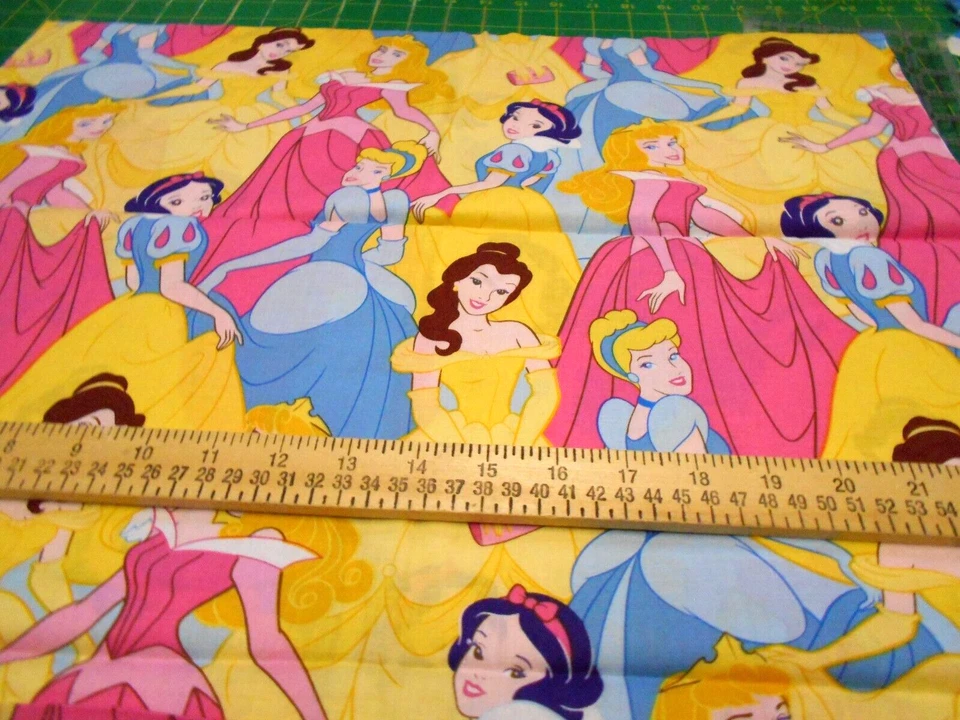 Tela de princesas Disney de 1 yarda Foto 1 de 1