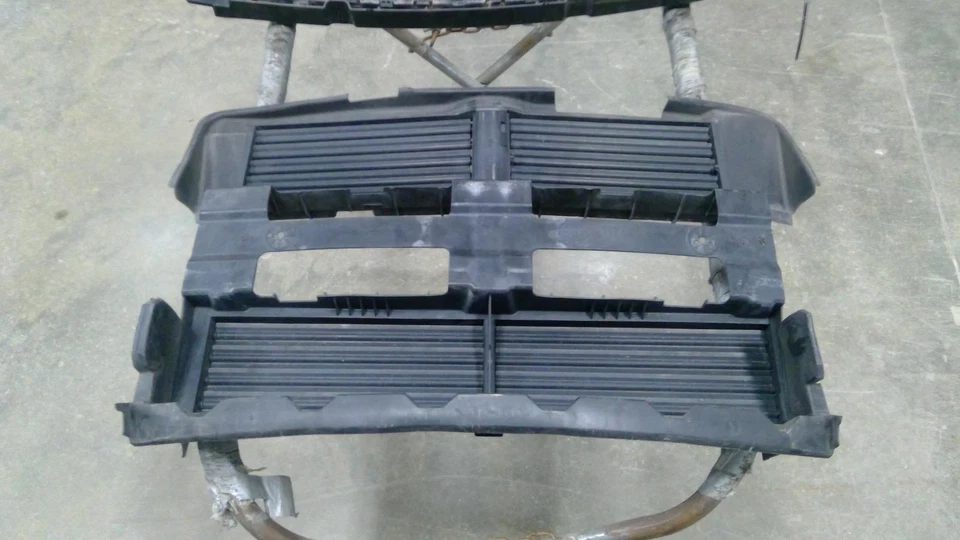 Used Radiator Shutter Assembly fits: 2014 Lincoln Mks  Grade B - Image 1 of 4