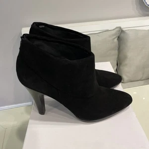 Botín Banana Republic Cruz Gamuza Negro Usado en Excelente Condición En Caja Talla 8.5 - Imagen 1 de 11