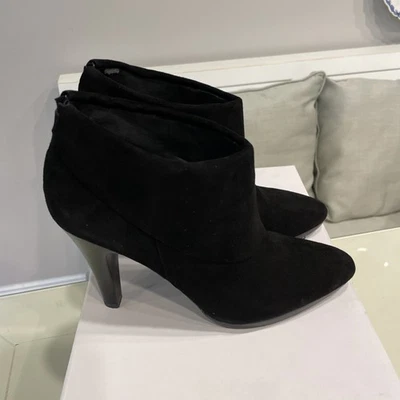 Bota Cruz Banana Republic camurça preta em excelente estado usado na caixa tamanho 8.5 - Imagem 1 de 4