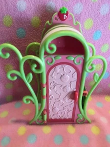Strawberry Shortcake Doll Wardrobe Closet Mirror Hasbro Cute - Picture 1 of 6