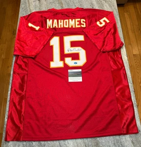 Camiseta deportiva firmada autografiada roja de Patrick Mahomes de los Kansas City Chiefs certificado de autenticidad de la NFL - Imagen 1 de 4