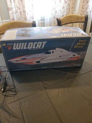 Aquacraft Mini WILDCAT DUAL MOTOR DRIVE UNTESTED - Image 1 of 4