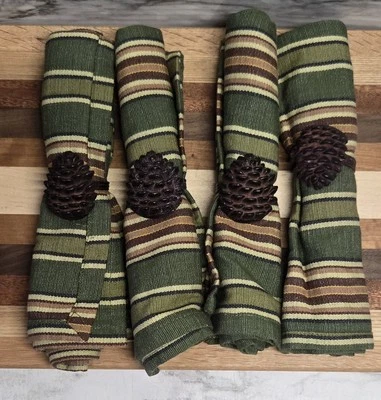 Servilletas de tela a rayas verdes Park Designs y anillos de servilleta de piña de hierro fundido Foto 1 de 4