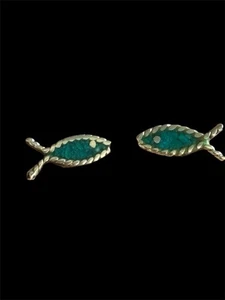Sterling Silver Crushed Turquoise Petite Fish Stud Earrings 925 - Picture 1 of 5