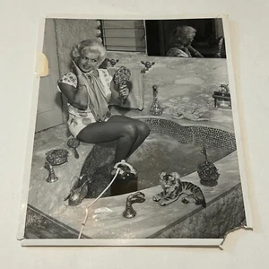 Vtg Jayne Mansfield Hollywood Starlet Original Photo Heartshaped Bathtub 8x10 - Picture 1 of 9