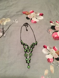 Collar de capa de estrás floral verde Nordstrom nuevo sin etiquetas - Imagen 1 de 9