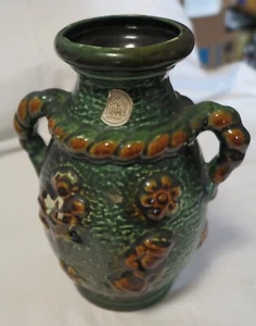 WKK Keramos Wien Henkelvase mit Putti Schaf Blumen Gockel Kind ca. 22,5 cm (A34) - Picture 1 of 9