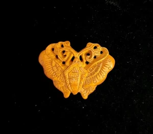 Cuentas talladas a mano bellamente detalladas polilla vintage tallada en madera - Imagen 1 de 10