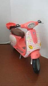 Barbie KENZIE MYSCENE VESPA MOPED SCOOTER - Bild 1 von 4