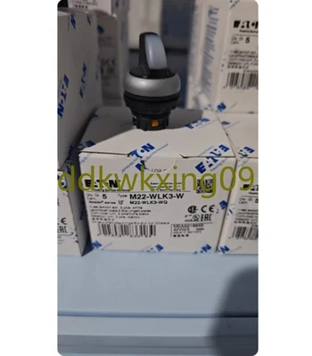 1PCS NEW EATON MOLELLER M22-WLK3-W self resetting button with light - Image 1 of 3