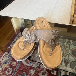 Clarks Womens Brynn Style Taupe Thong Sandals Shoes 10M - Picture 1 of 8