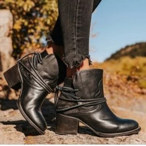 Freebird by Steven Casey Black Leather + Suede Laced Ankle Booties Sz 8 - Picture 1 of 12