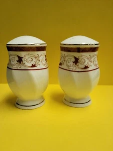 Gold Coast Salt & Pepper Shakers - Picture 1 of 3