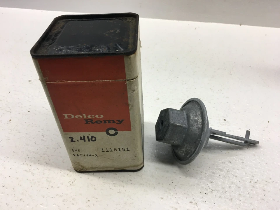 NOS 1959 Buick LeSabre Invicta Electra Distributor Vacuum Control 1116151 - Image 1 of 4