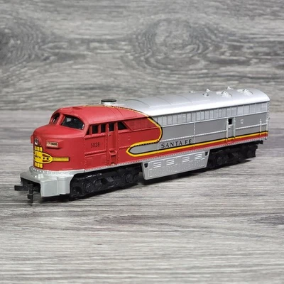 AHM Tempo Santa Fe # 5028 Locomotive HO Scale Model Train Car Engine Untested - Image 1 of 4