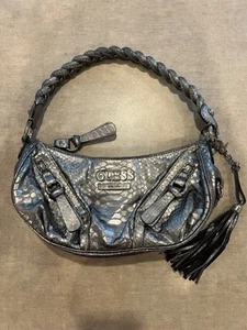 Guess Umhängetasche Handtasche Silber Metallic - Top Zustand - Bild 1 von 15