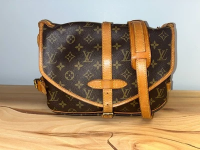 Bolso Bandolera Louis Vuitton Saumur 30 Monograma Lona y Cuero Hombro De Colección Foto 1 de 4