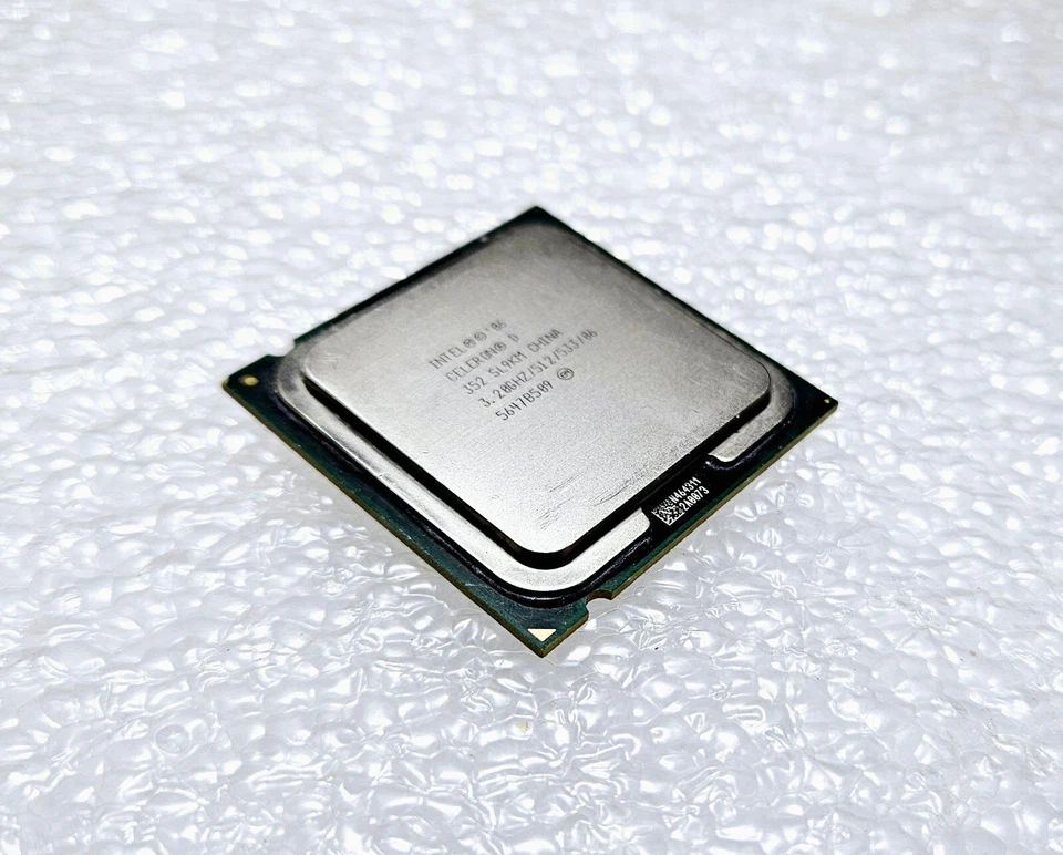 Intel Celeron D 352 3.2 GHz 3.20GHZ/512/533, SL9KM Socket 775 - Image 1 of 1