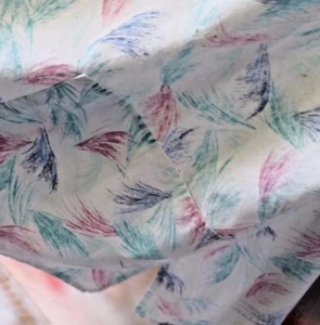 Medical Scrub Top, Pastel Wisps V Neck Pullover, Crest Size L FREE SHIP! - Picture 1 of 5