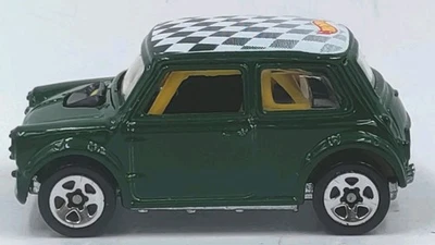 Hot Wheels 2000 Green Mini Cooper Checked Roof Yellow Int. 1:64 Diecast Loose NM - Image 1 of 4