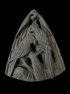 Intricately Carved Stone Green Large Floral Birds Parrots Triangular Pendant BN2 - Picture 1 of 4