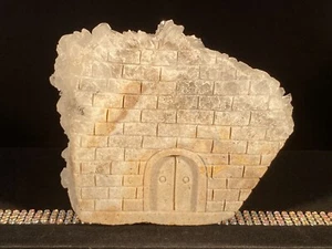 Hand Carved Clear Quartz Cluster In Matrix Fairy House, 560 Grams (All Chakras) - Bild 1 von 12