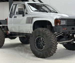 ShrinkRC Body Mounts for RC4WD 1987 Toyota XtraCab - Picture 1 of 11