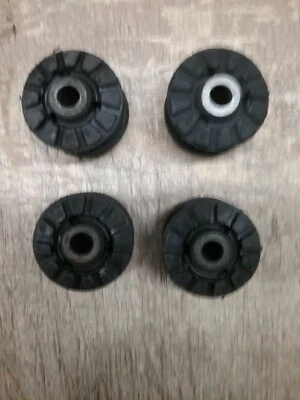 Bujes de brazo de control VW Audi Quantum Fox 4000S Quattro 1980-1990 #: 811-407-181A Foto 1 de 3