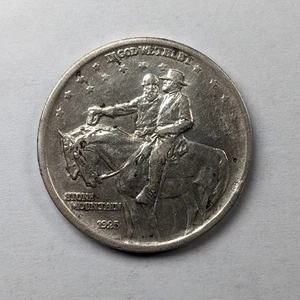 1925 Stone Mountain Silver Half Dollar - Picture 1 of 3