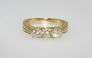 Anillo de diamantes 1,01 CTW grabado en oro amarillo de 18 quilates de 3 piedras estilo vintage - Imagen 1 de 12