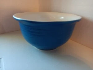 Corningware Blue Stoneware Nesting Bowl 2 Quart Scalloped Edges 8.25 in Ribs - Picture 1 of 7